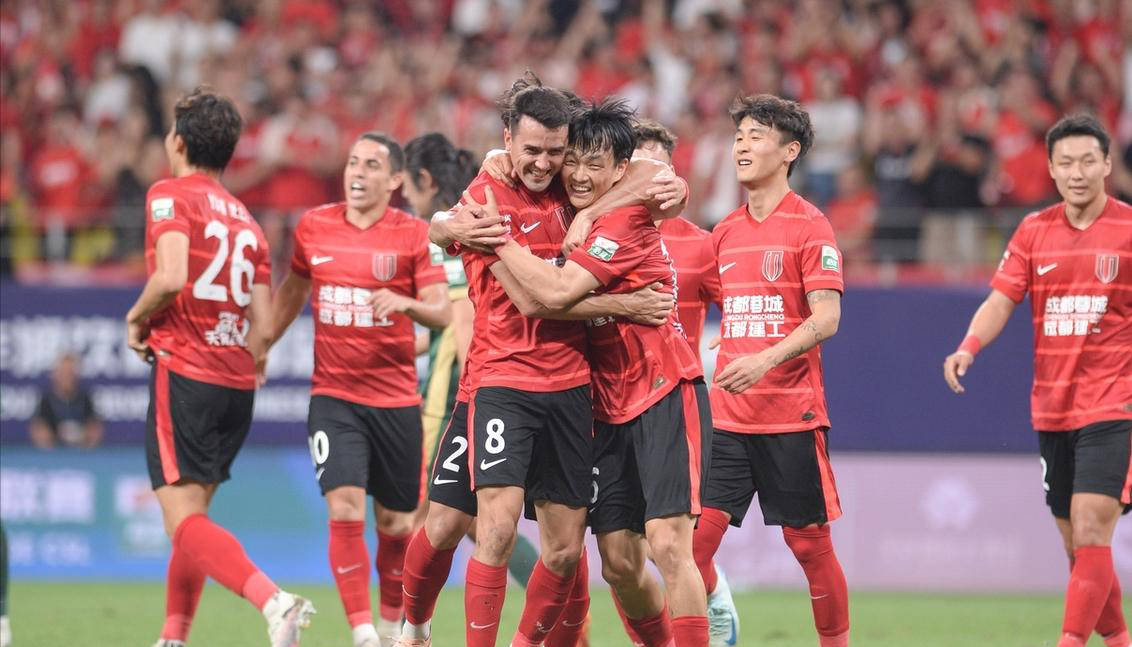 关于运动员实力大比拼，场上激烈对决引人关注的信息